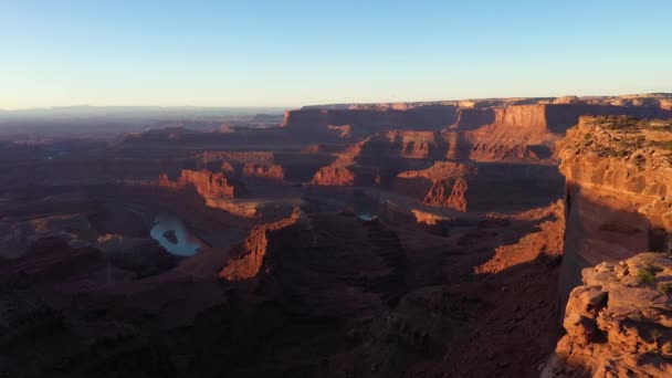 Dead Horse Point State Park bei Sonnenaufgang. Utah, USA. Luftaufnahme. — Stockvideo