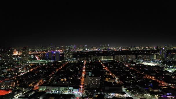 Miami Skyline 's nachts. Luchtfoto, Verenigde Staten — Stockvideo