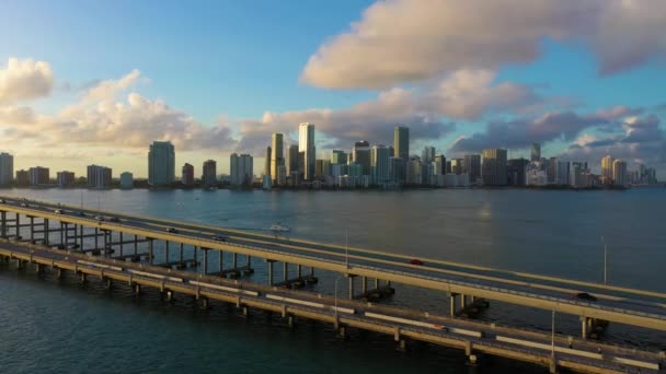 サンセットのマイアミだ。空中展望。フロリダ、アメリカ — ストック動画