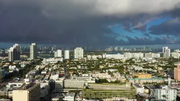 Miami y Stormy Sky. Vista aérea, Estados Unidos — Vídeos de Stock