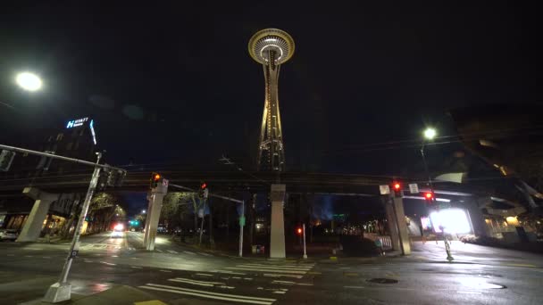 SEATTLE, USA - FEBRUARY 4, 2021: Seattle Space Jeedle Tower and Ambulance Vehicle — Stock video