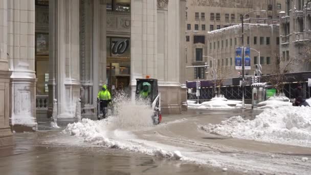 CHICAGO, USA - JANUARY 28, 2021：Sidewalk Snow Plow on a Winter Day — 图库视频影像