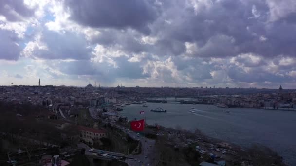 이스탄불 시 , Cloudy Day and Golden Horn 에 출연. 공중에서의 광경 — 비디오