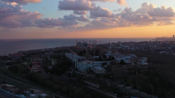 İSTANBUL, TURKEY - 10 Nisan 2021: Sunset 'teki Topkapı Sarayı — Stok video