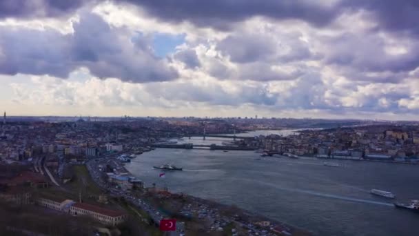 Istanbul City on Cloudy Day and Golden Horn (en inglés). Vista aérea — Vídeos de Stock