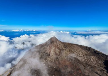 Piquinho Panoraması, Pico Stratovolcano Dağı, Krater ve Bulutlar Tepesi. Atlantik Okyanusu. Pico Adası, Azores. Portekiz. Hava Görünümü