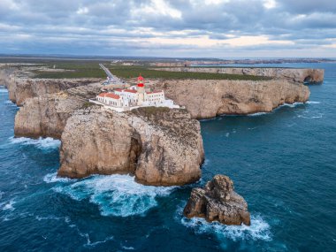 Cape Saint Vincent, Lighthouse, Cliffs ve Akşamları Atlantik Okyanusu. Hava görüntüsü. Algarve, Portekiz