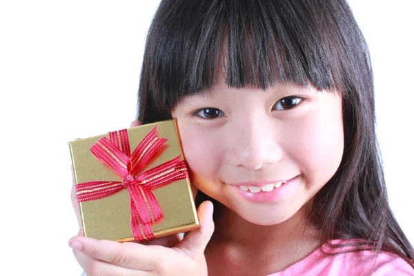 Schattig meisje met geschenkdoos — Stockfoto