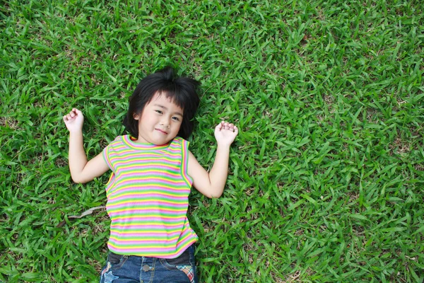 Relaxante no parque. — Fotografia de Stock