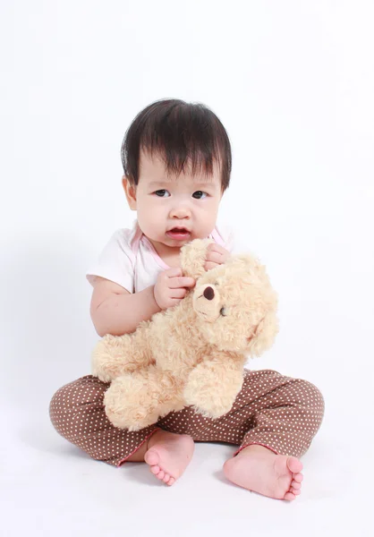 Asiatique bébé avec ours en peluche — Photo