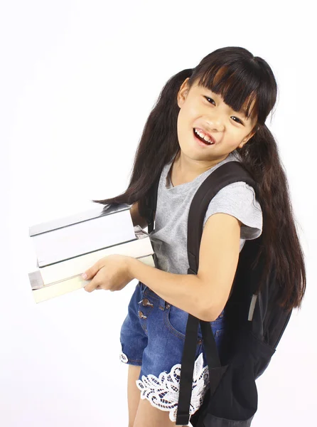 Petite fille asiatique tenant les livres avec son sac à dos — Photo