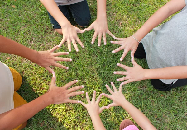 Multikulturelle Hände — Stockfoto