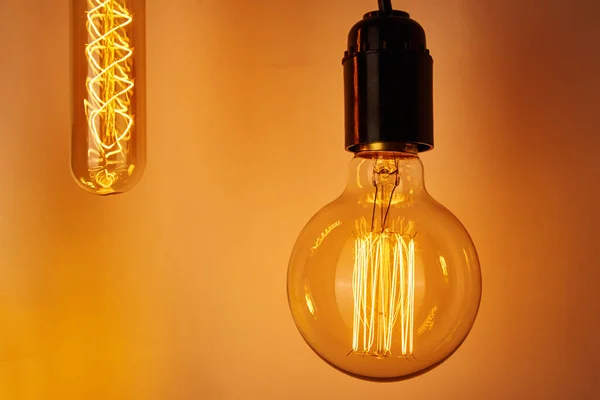 Vintage Light Bulb Yellow Background Close Glowing Edison Bulb — Stock Photo, Image