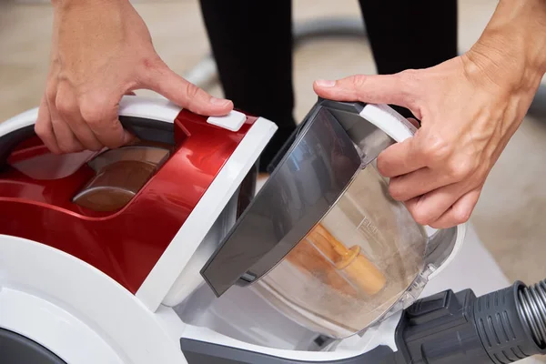 Woman Takes Out Container Dust Vacuum Cleaner — Stock Photo, Image