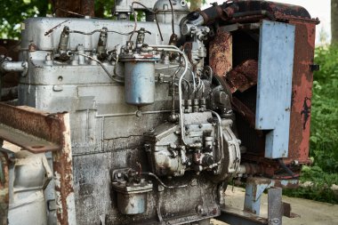 Eski motorlu araba motorunun bir parçası. Makine teknolojisi