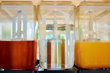 Meyve suyu makinesinin farklı bir çeşidi var.