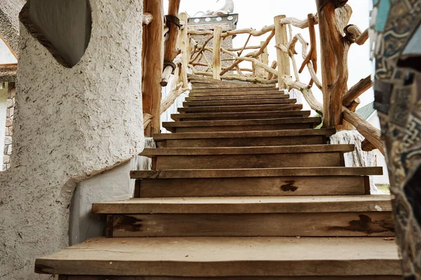 Старая Деревянная Лестница Перилами Доме Открытом Воздухе — стоковое фото