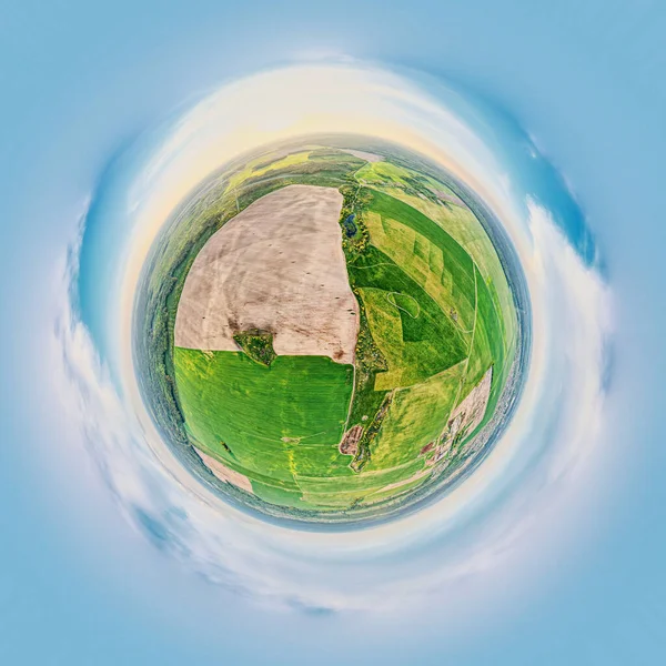 Sferyczna panorama krajobrazu przyrodniczego. Mała planeta panorana — Zdjęcie stockowe