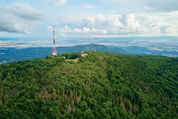 スリーザ山の風景です。森林のある山の空中風景. — ストック写真
