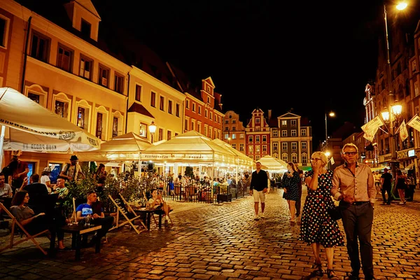 Night City Life Tourists Walks Night City Street Wroclaw Poland — Stock Photo, Image