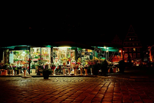 Vendedores Flores Loja Cidade Noite Wroclaw Polônia Agosto 2021 — Fotografia de Stock