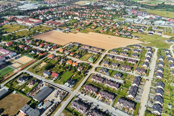 ヨーロッパの都市の近代的な住宅街の空中ビュー — ストック写真