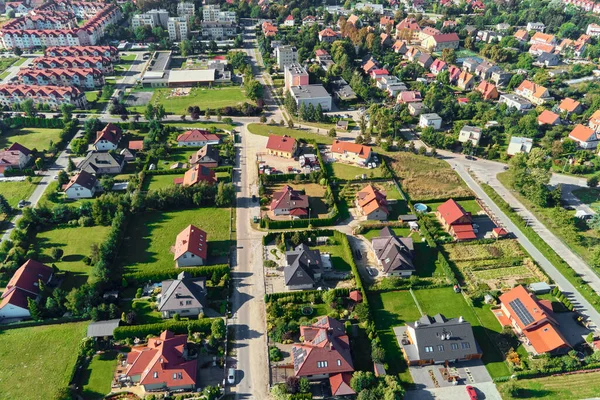 ヨーロッパの都市の近代的な住宅街の空中ビュー — ストック写真