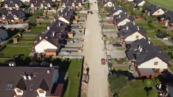 Vista aérea del moderno barrio residencial en Europa ciudad — Vídeos de Stock