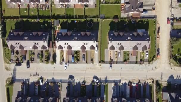 Vista aérea do bairro residencial moderno na Europa cidade — Vídeo de Stock