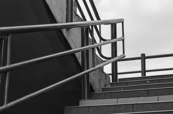 Außen Treppen Mit Geländer Schwarz Weiß Foto Einer Steintreppe Mit — Stockfoto