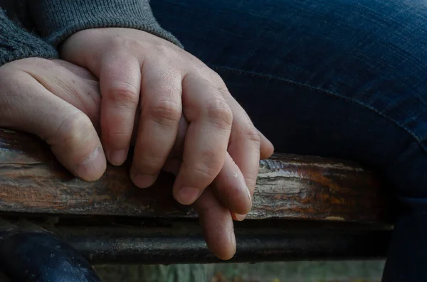 Concepto Amor Lealtad Cariño Ternura Protección Tocando Las Manos Masculinas — Foto de Stock