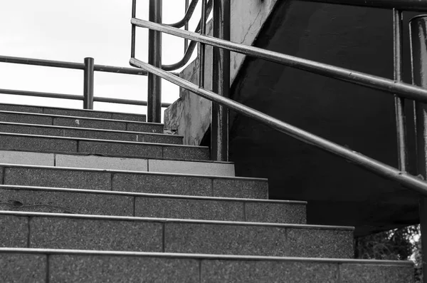 Σκάλες Κάγκελα Έξω Ασπρόμαυρη Φωτογραφία Πέτρινης Σκάλας Μεταλλικό Κιγκλίδωμα Χωρίς — Φωτογραφία Αρχείου