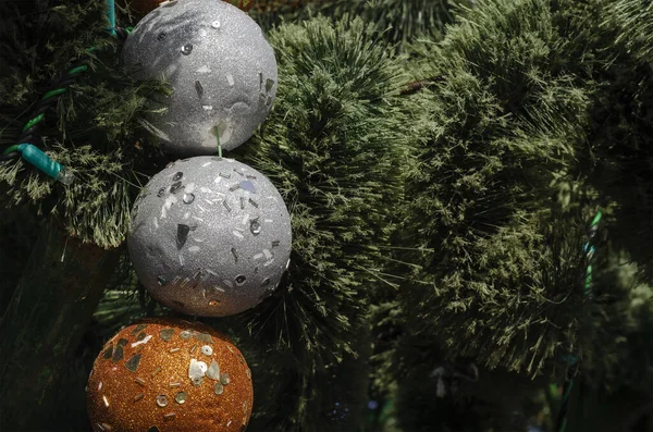 Fragmento Árvore Natal Cidade Principal Com Decorações Guirlandas Natal Feriados — Fotografia de Stock