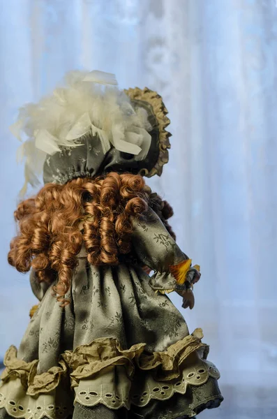 Rückansicht Einer Vintage Puppe Mit Langen Gelockten Haaren Entzückendes Realistisches — Stockfoto