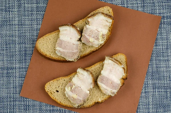 우크라이나 돼지고기 먹었지 종이에 수있는 샌드위치 — 스톡 사진