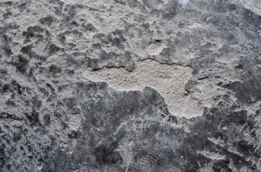 Eski gri beton zemin. Çatlak ve çizik beton dokusu. Üst manzara, düz uzanma.