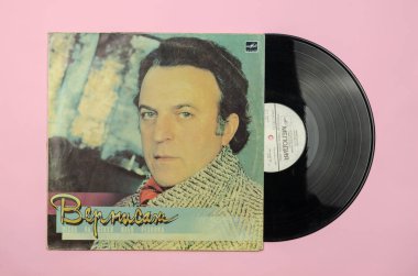 Besteci Ilya Reznik 'in plak plakları. Kayıt Melodia, 1986. Kağıt kutunun A tarafı. Odessa, Ukrayna - 26 Nisan 2021.