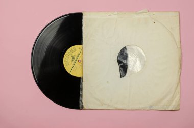 Sovyet müzisyenlerin klasik keman konserleri. Klasik müzik işte. Kayıt Melodia, 1980 'ler. Kâğıt kutunun B yüzü. Odessa, Ukrayna - 26 Nisan 2021.