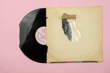 Sovyet müzisyenlerin klasik keman konserleri. Klasik müzik işte. Kayıt Melodia, 1980 'ler. Kâğıt kutunun B yüzü. Odessa, Ukrayna - 26 Nisan 2021.