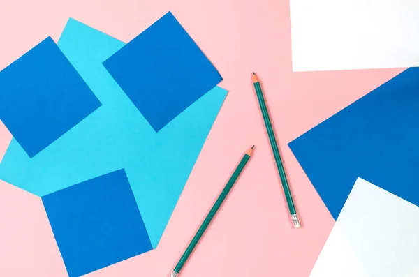 분홍색 배경에는 연필이 사각형 파란색 파란색 지우개 위에서 — 스톡 사진