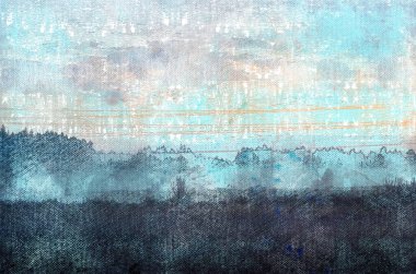 Vahşi bir tarlada kış sabahı sisi. Arka taraftaki yüksek orman.