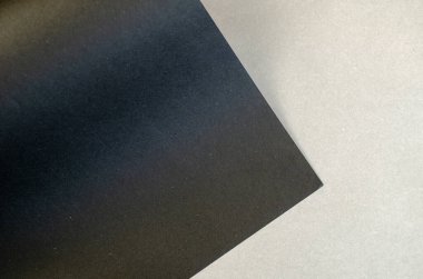 Gri ve siyah arka plan. Minimalist geometrik iki renkli komposto