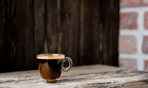 Taza Con Café Expreso Arreglado Sobre Fondo Madera Oscura Primer — Foto de Stock