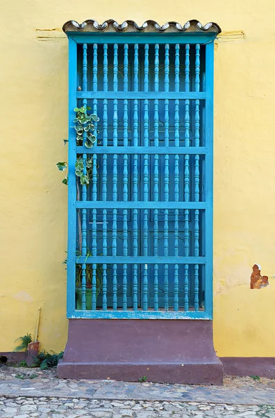 Koloniala fönster bar, Trinidad, Kuba — Stockfoto