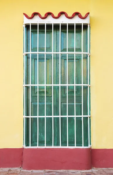 Colonial architecture of Cuba, Trinidad windows — Stock Photo, Image