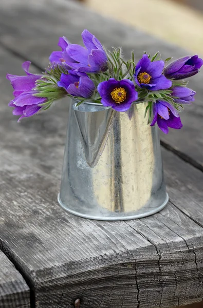 Flores en una jarra — Foto de Stock