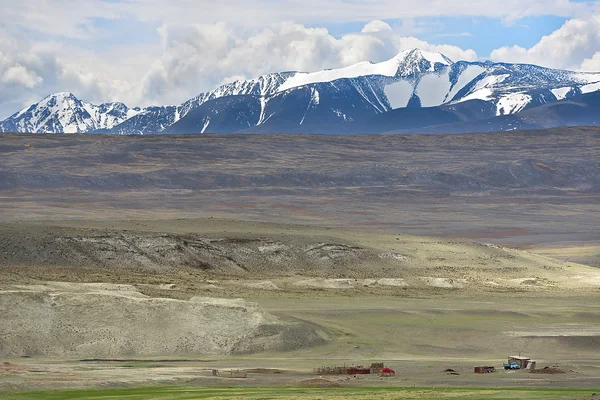 Fattoria nelle Montagne Altai — Foto Stock