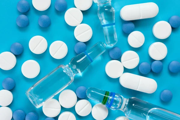 Beyaz haplar Mavi Arkaplan Üst Görünüm Tıbbi Arkaplan