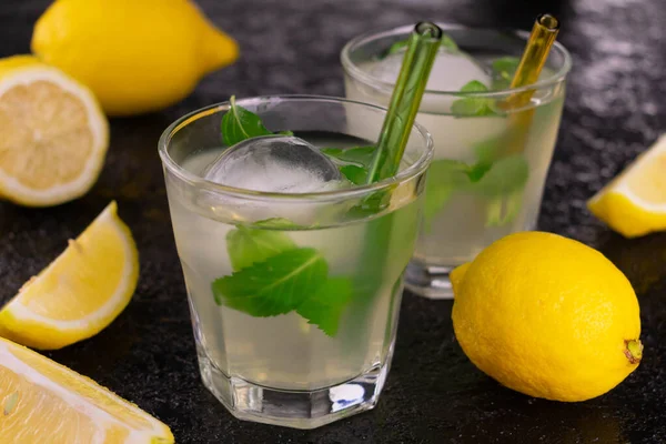 Mojito Lemon Mint Ice Black Background Refreshing Drink — Stock Photo, Image