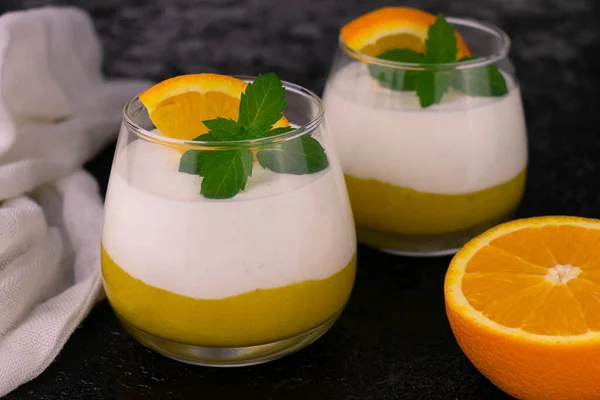 Mousse All Arancia Con Yogurt Dessert All Arancia Con Takanah — Foto Stock